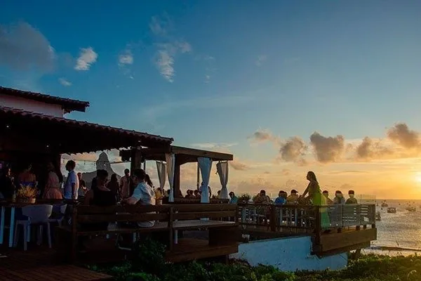 MAVI • terraço ao pôr do sol